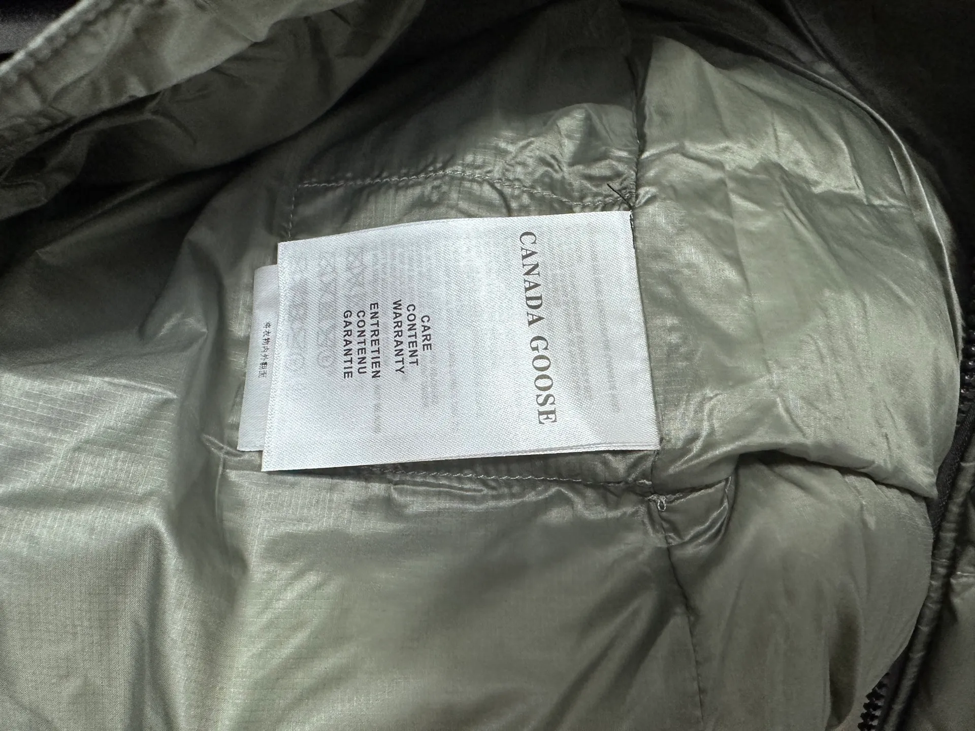 P560 [Canada Goose] CROFTON light down vest R water-repellent treatment Winall windproof fabric 700-fill down capacity Original molding Detailed production The upper body effect is stunning Exclusively available on the Xiaohongshu purchasing platform The highest version on the market Code number: XS-XXL